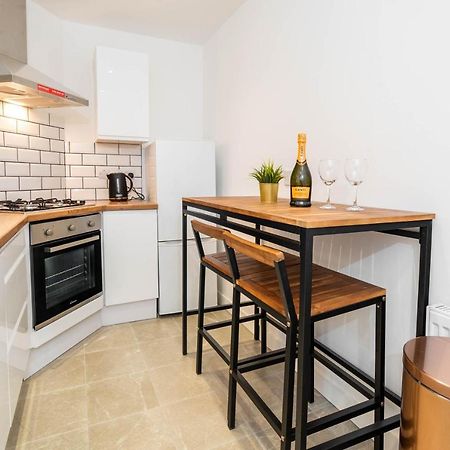 Two Bedroom Apartment - En Suites - Smart Tv'S - Wifi - Netflix - Bearwood Birmingham Buitenkant foto