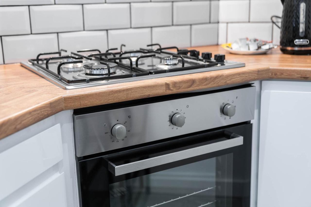 Two Bedroom Apartment - En Suites - Smart Tv'S - Wifi - Netflix - Bearwood Birmingham Buitenkant foto