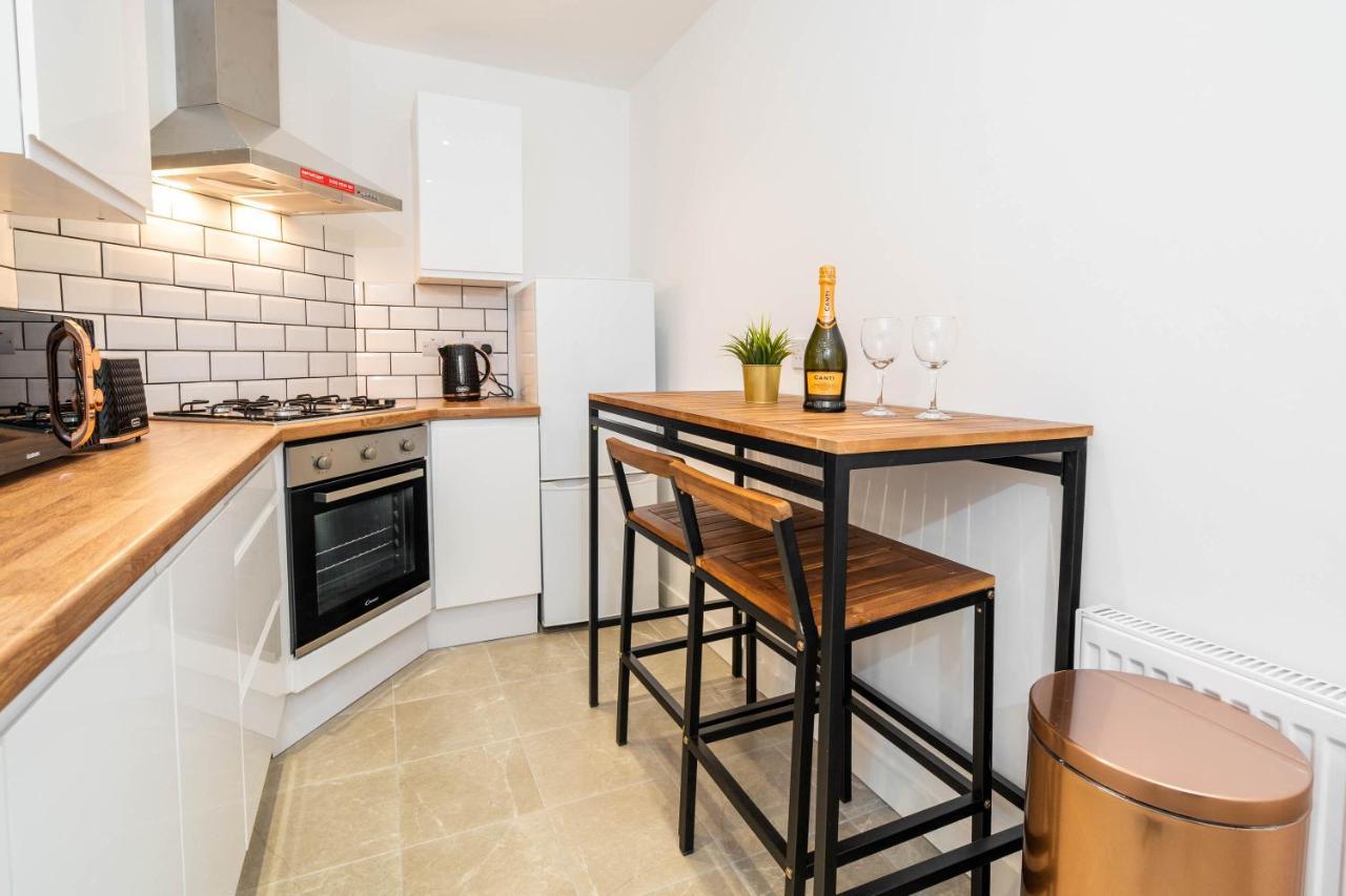 Two Bedroom Apartment - En Suites - Smart Tv'S - Wifi - Netflix - Bearwood Birmingham Buitenkant foto